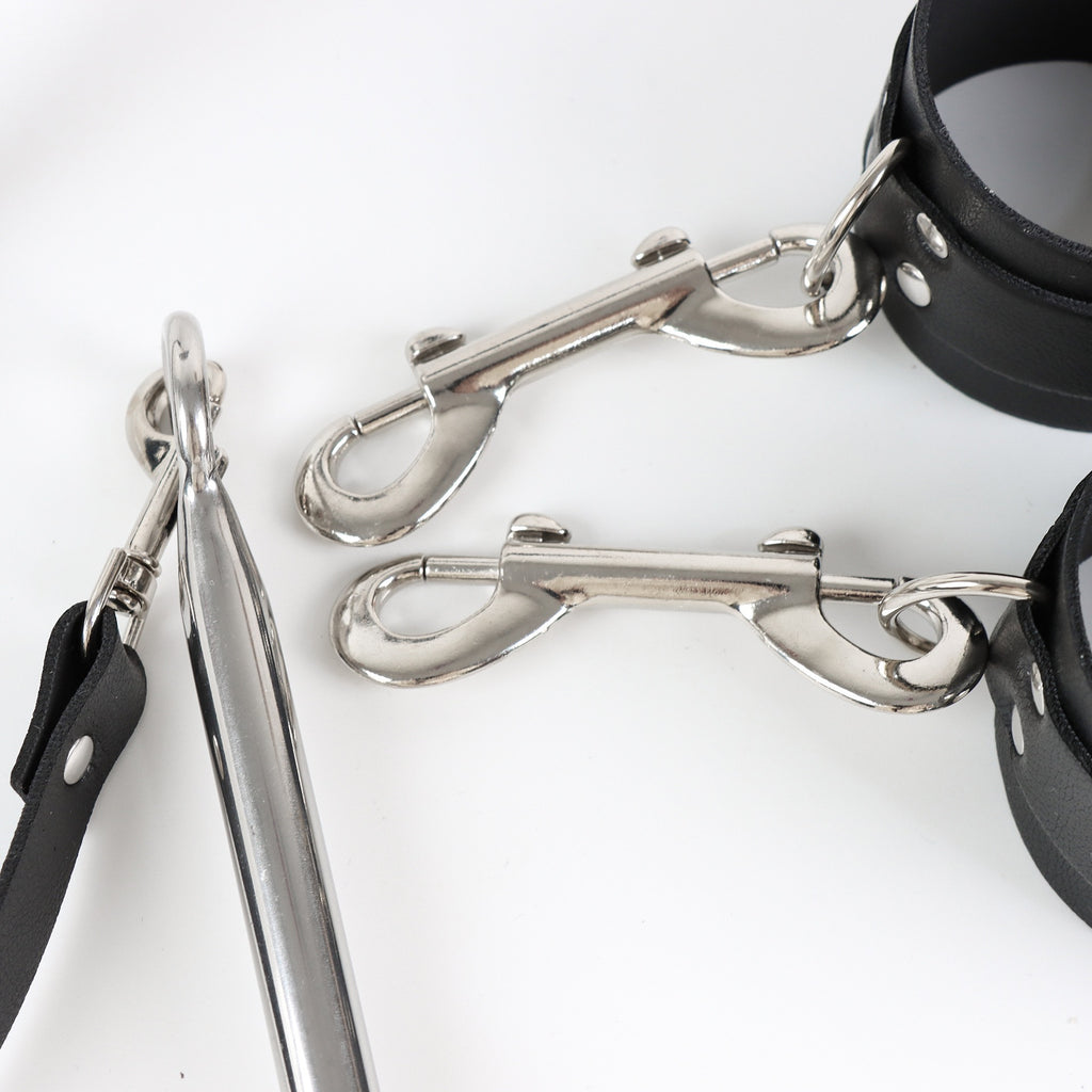 Collar, anal hook, SM restraint strap, anal and genital training, erotic wear, outdoor bondage, anal sex.