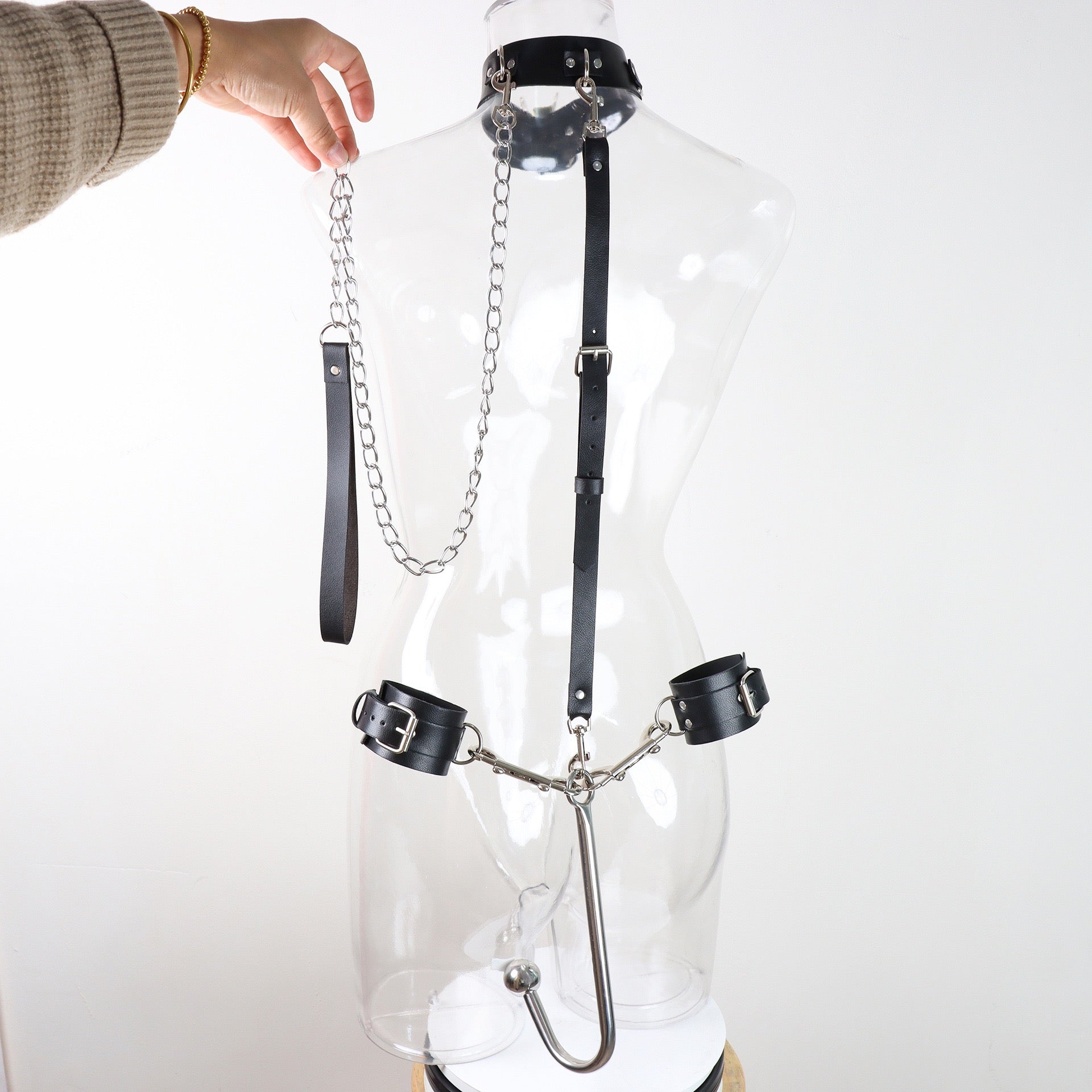 Collar, anal hook, SM restraint strap, anal and genital training, erotic wear, outdoor bondage, anal sex.