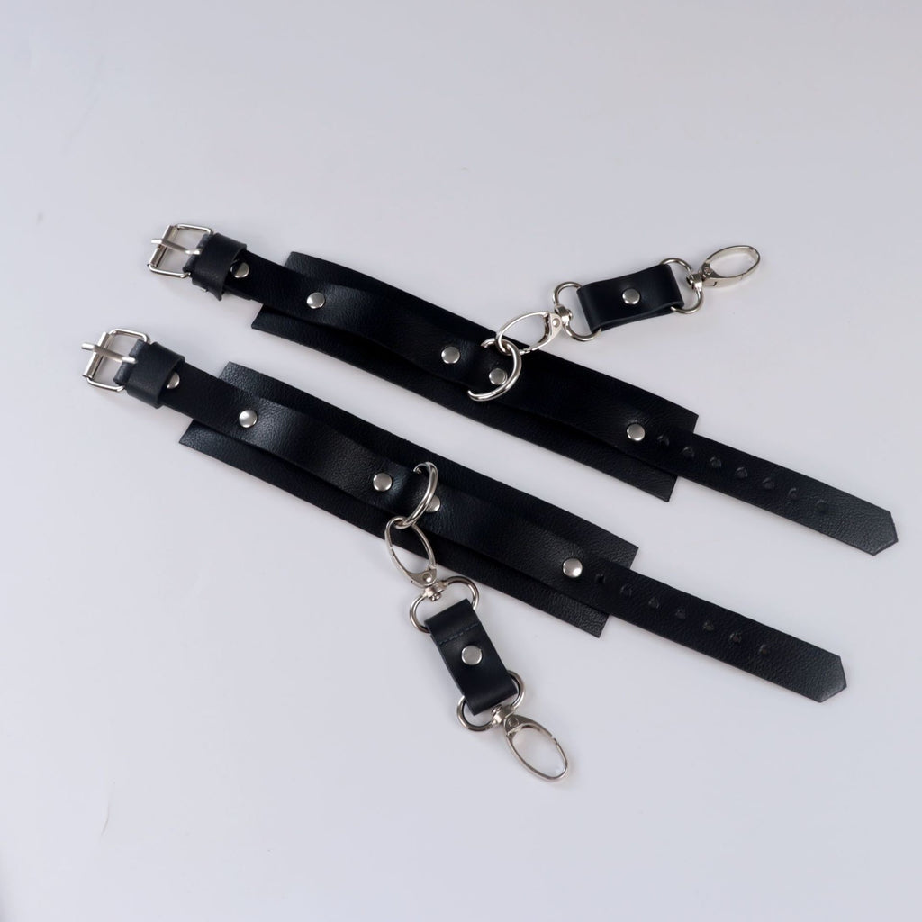 Collar, anal hook, SM restraint strap, anal and genital training, erotic wear, outdoor bondage, anal sex.