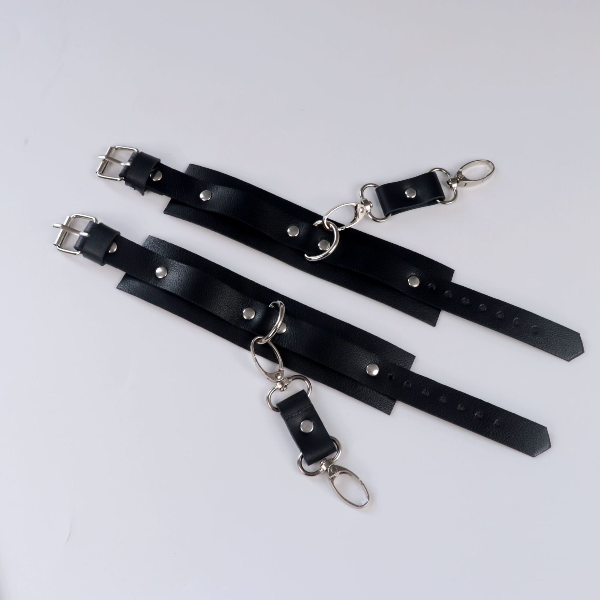 Collar, anal hook, SM restraint strap, anal and genital training, erotic wear, outdoor bondage, anal sex.